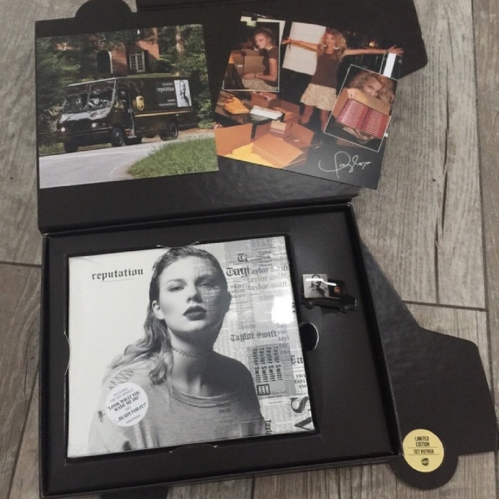 Taylor Swift Linted Edition UPS Reputation Bundle